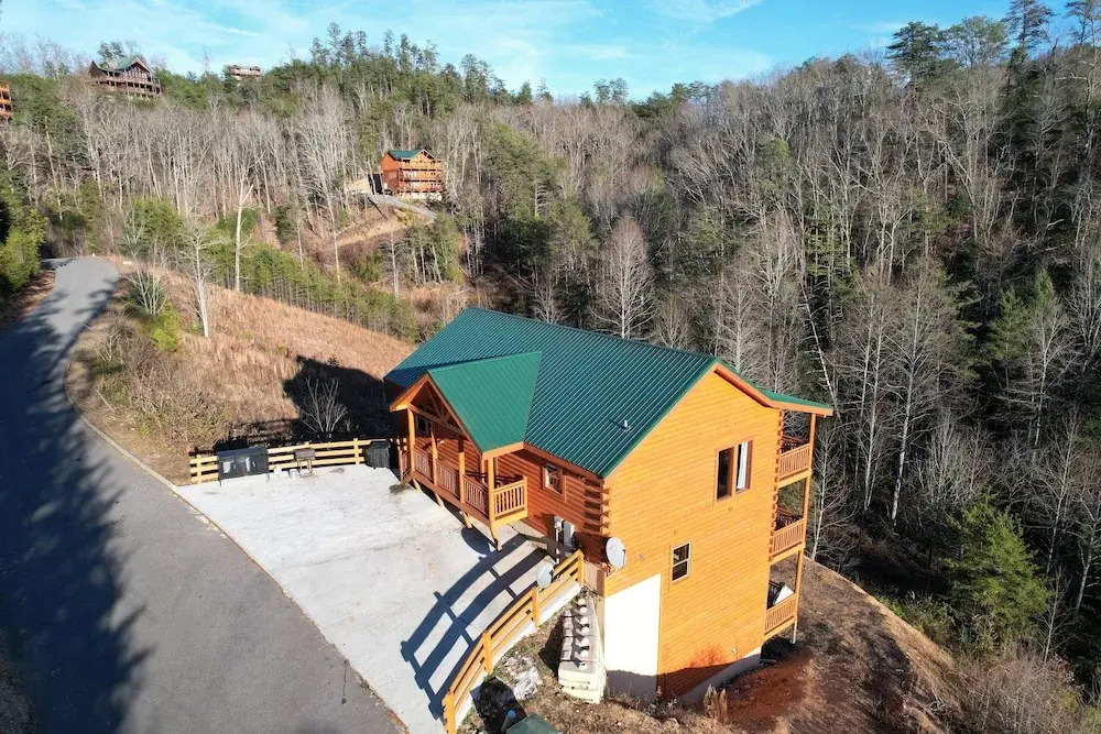 Elm by Avantstay Mountain Side Cabin w/ Movie Theatre, Indoor Pool, Hot Tub & Views