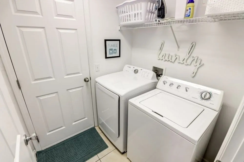 Beautiful Pool Area Gated Community! 4 Bedroom Home