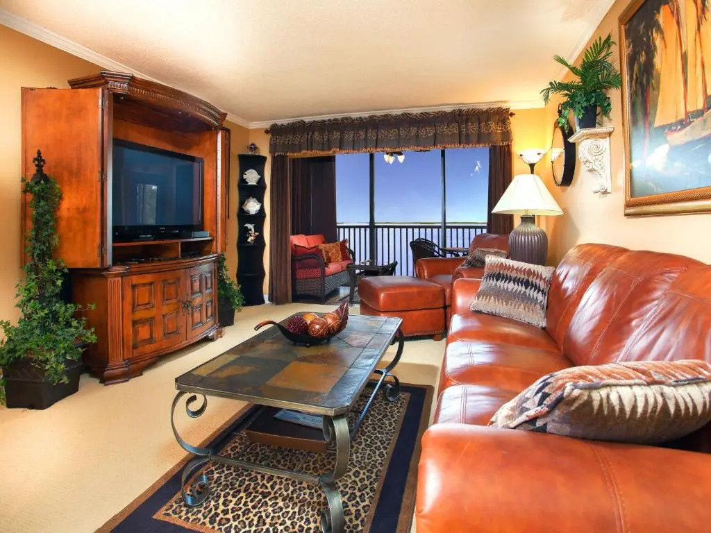 Windward Point 212, 2 Bedroom, Heated Pool Access, Bay View, WiFi, Sleeps 4