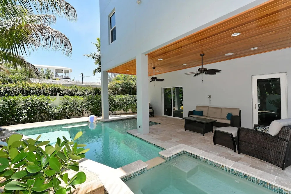 Direct Beach View Apartment 5