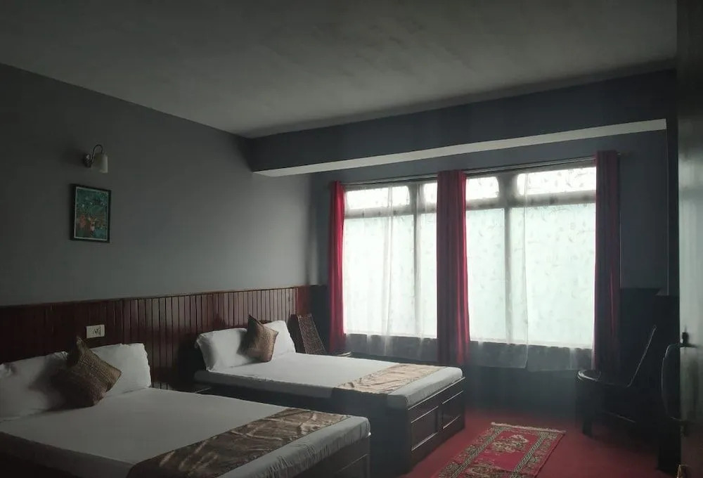 Hotel Pine Crest