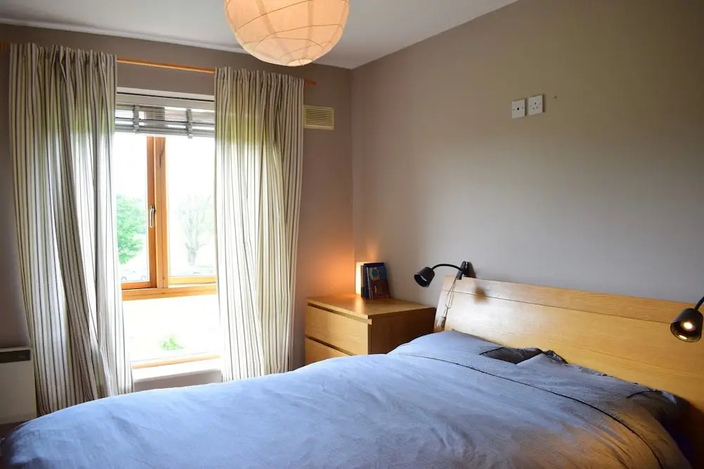 2 Bedroom Flat Beside Phoenix Park
