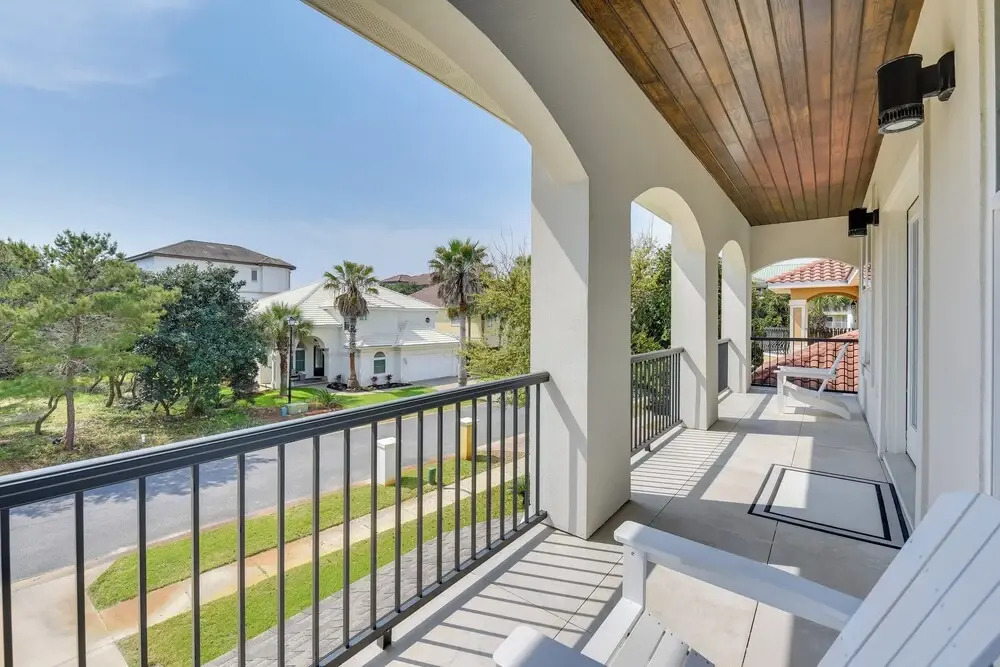 Miramar Beach Getaway w/ Pool Access & Fireplace