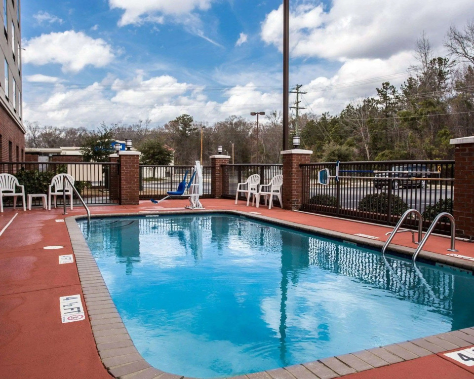 Comfort Inn & Suites Lumberton Central I-95