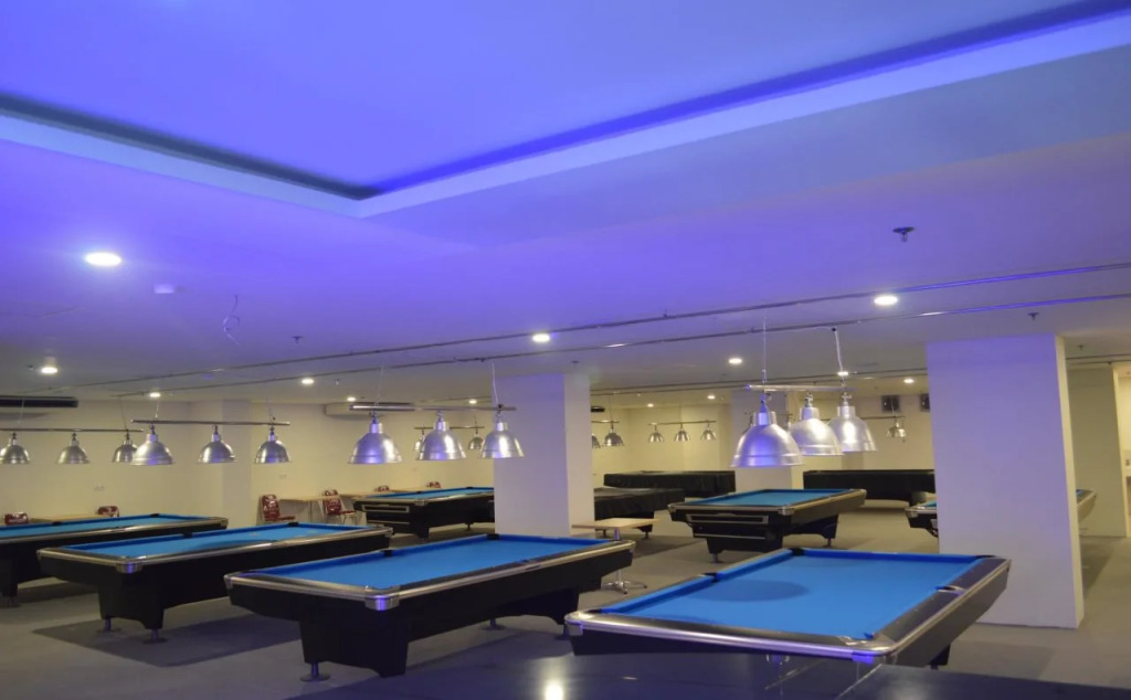 I&M Hotel Billiard