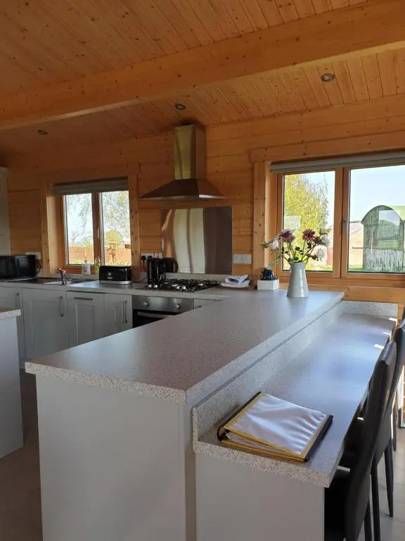 Ruths Retreat Shropshire Countryside Lodge with private hot tub & great views