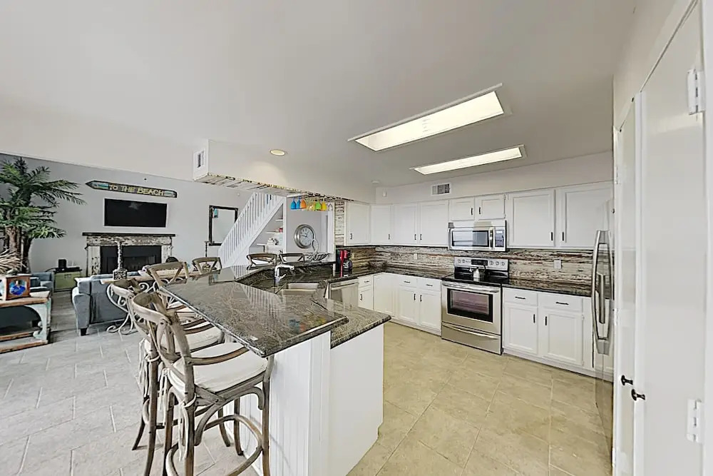 Exquisite Gulf-front W/ Steps To Beach 3 Bedroom Home