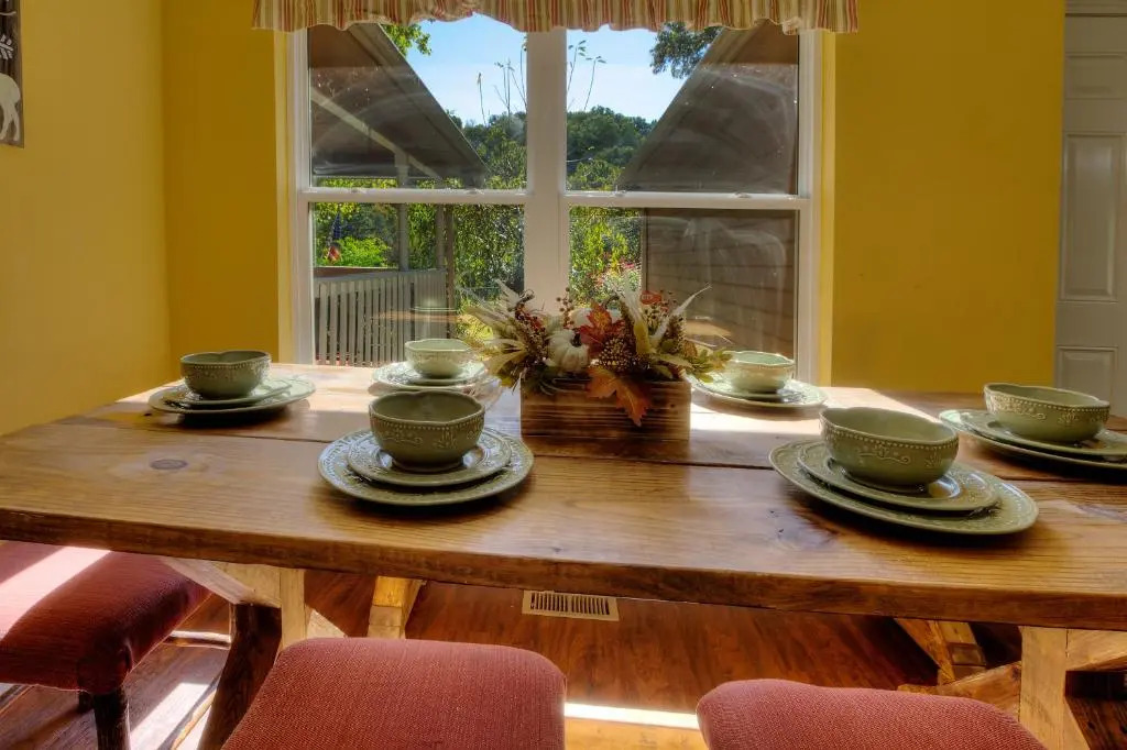 5Bedrooms*4KING BEDS*OUTSTANDING LOCATION*HotTub*