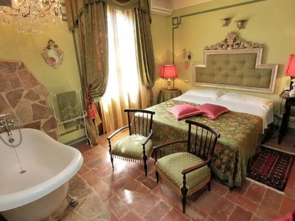 Lago di Chiusi Villa with Pool
