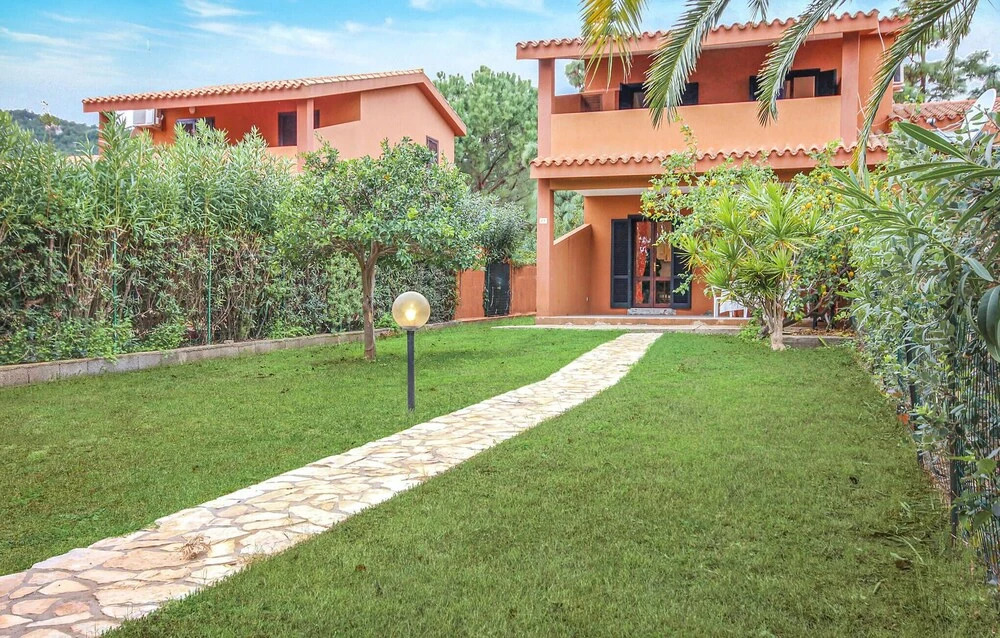 Amazing Apartment in Costa Rei -ca- With 2 Bedrooms and Wifi
