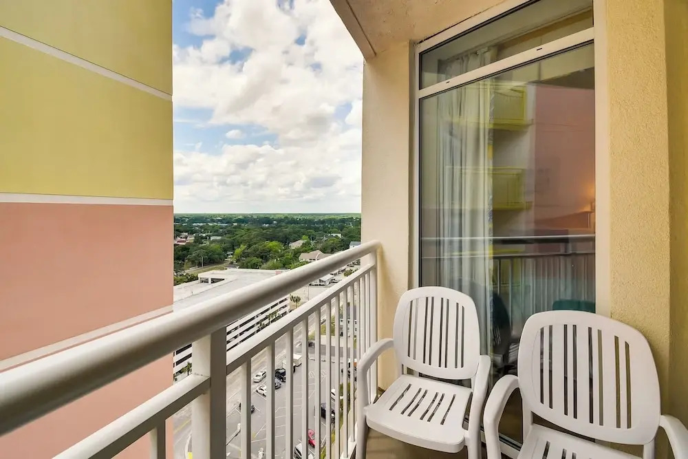2 Mi to Barefoot Landing: Beachfront Resort Studio