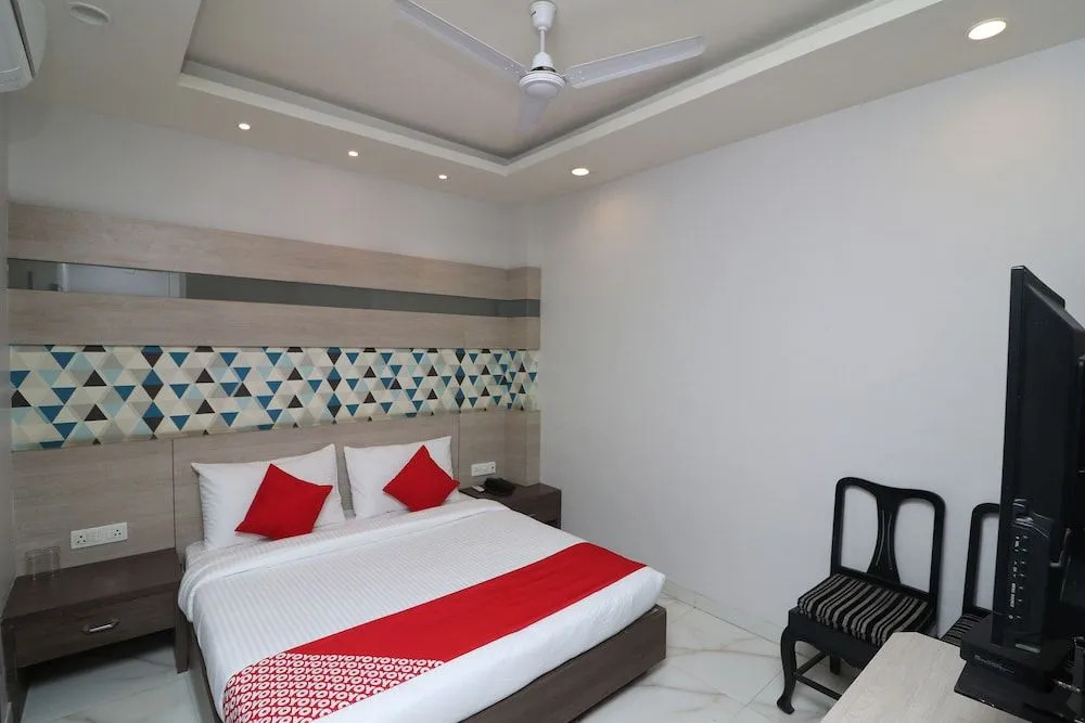 Oyo Flagship 29055 Megha Inn Charbagh