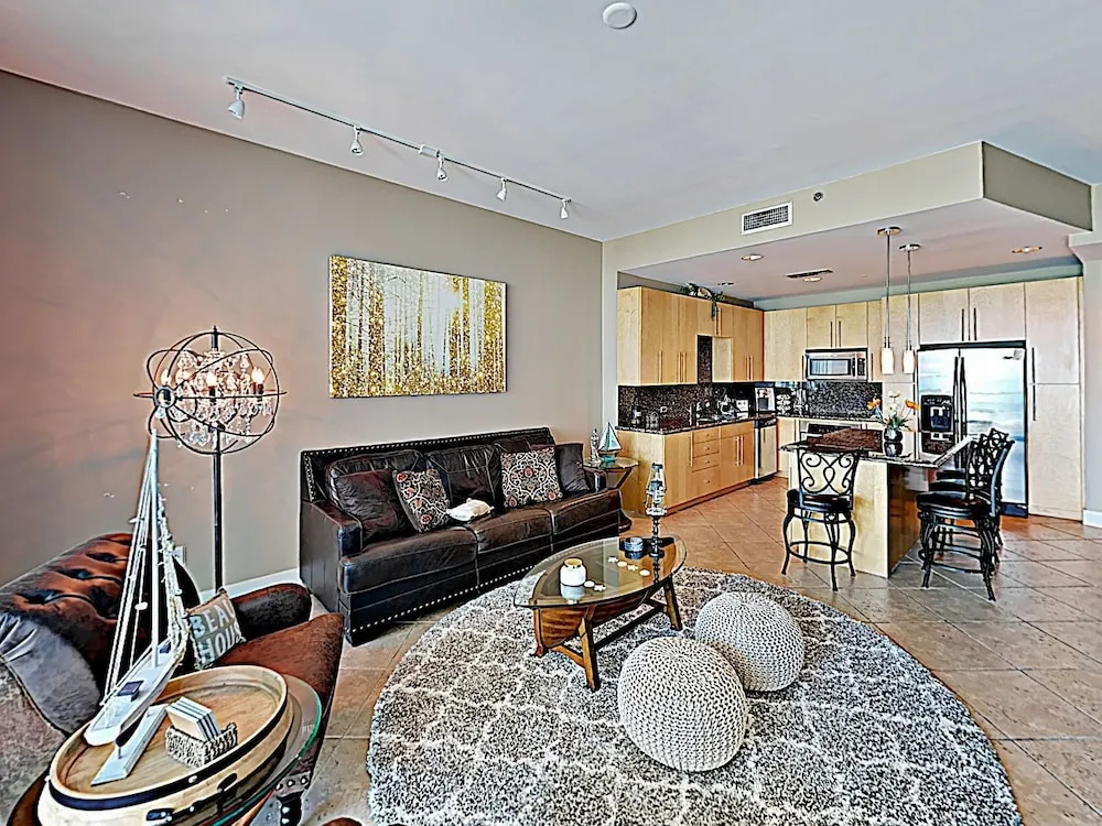 24 Edwards - 2 Br Condo