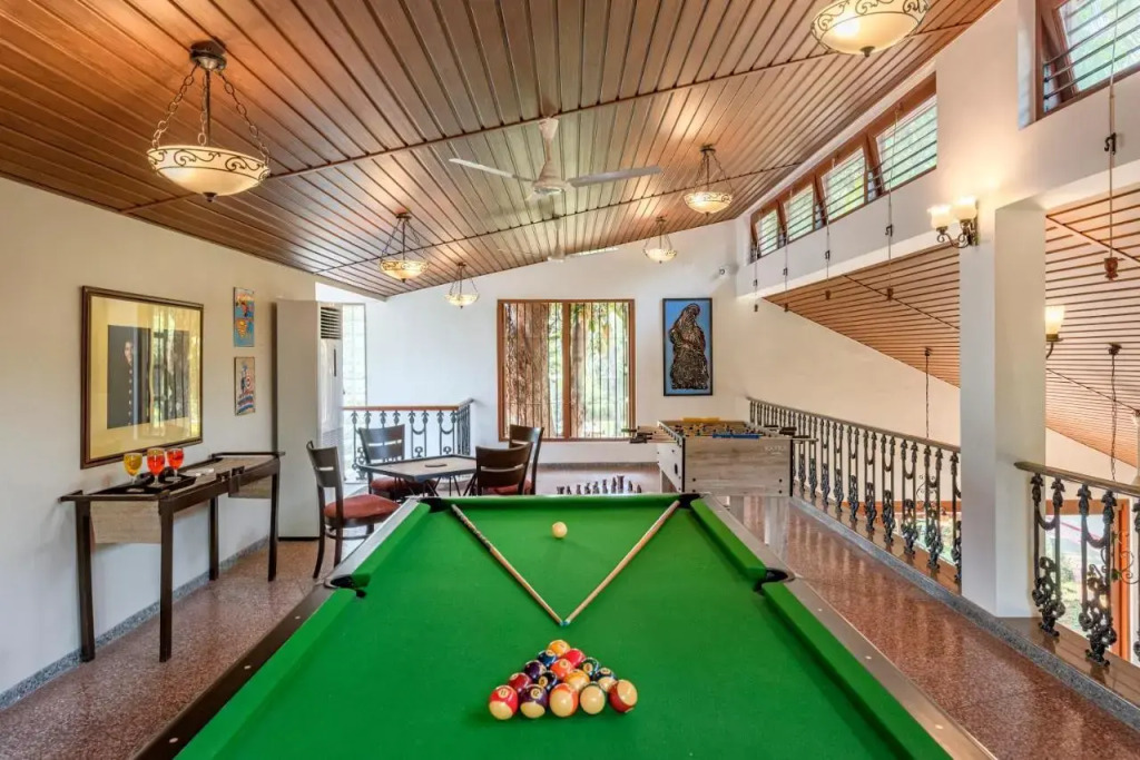 SaffronStays Casa Del Palms - 8BR luxury pool villa with gazebo, pickleball, bar & lawns near Nagaon Beach