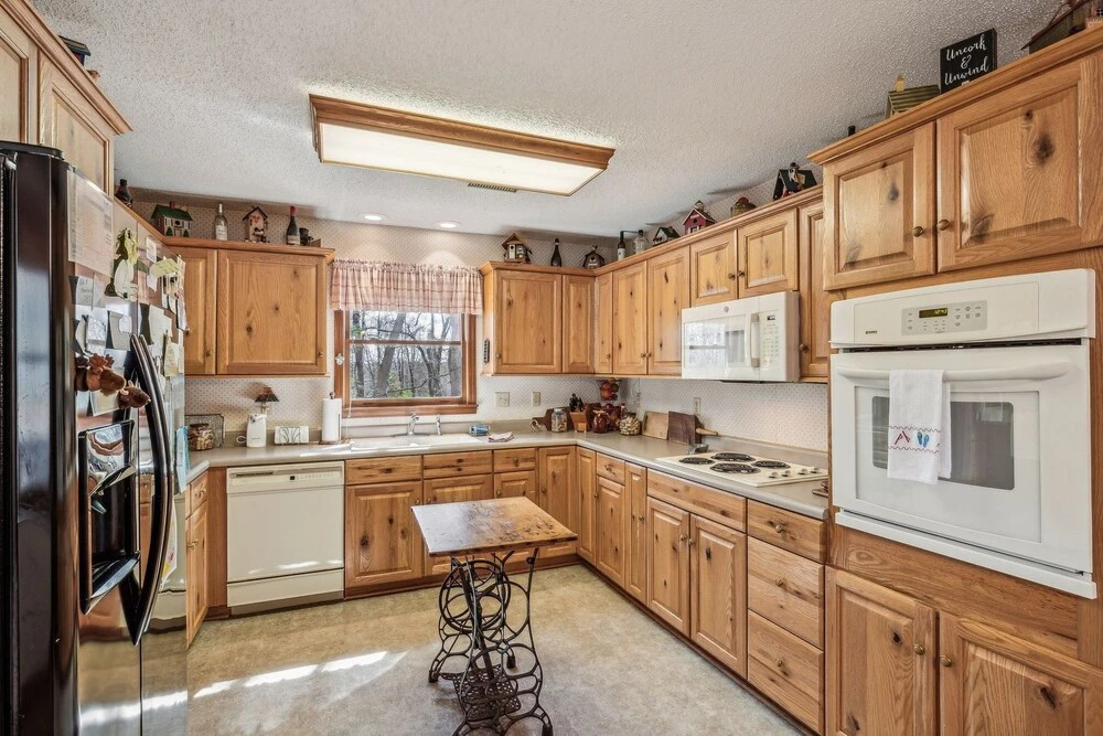 Warm And Cozy Cabin In Lake Lure, Nestled In Hardwood Trees, Peaceful Home- Wifi 3 Bedroom Home by Sunscape Property Management