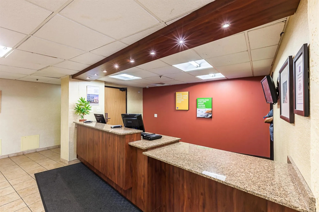 Motel 6-Milwaukee, WI - Glendale