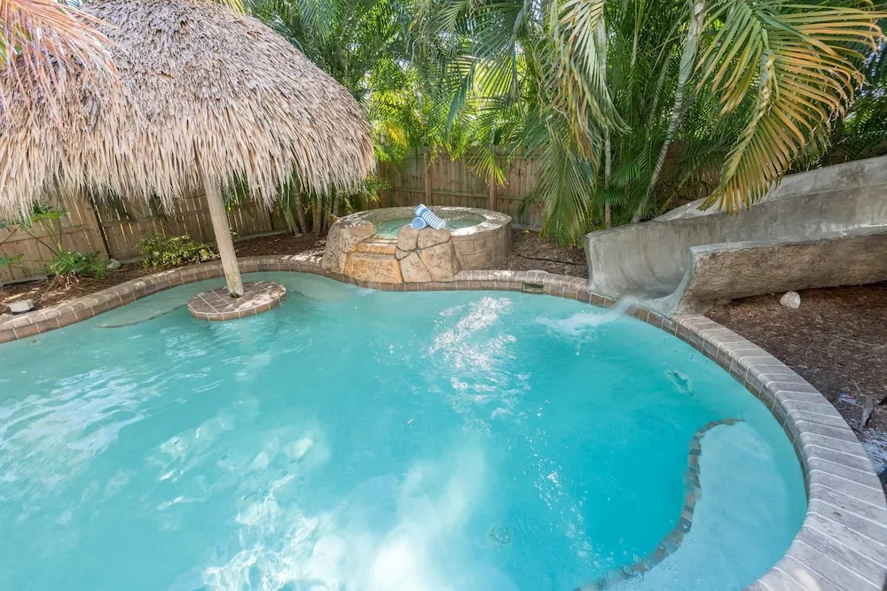 South Seas Apartment 6