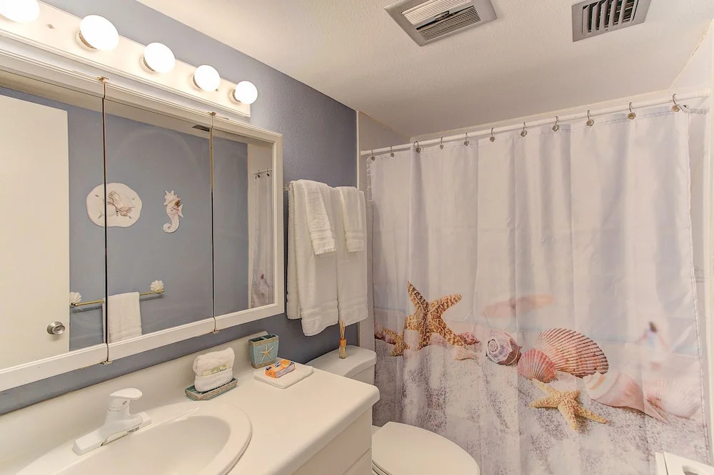 Sunset Royale 100 2 Bedrooms 2 Bathrooms Apts