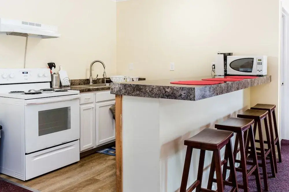 Capt.'s Inn & Suites