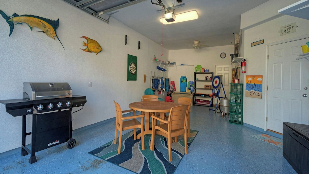 Communal Pool, Beach Gear & Prime Location Near Port Aransas Beaches Salty Seas by Avantstay