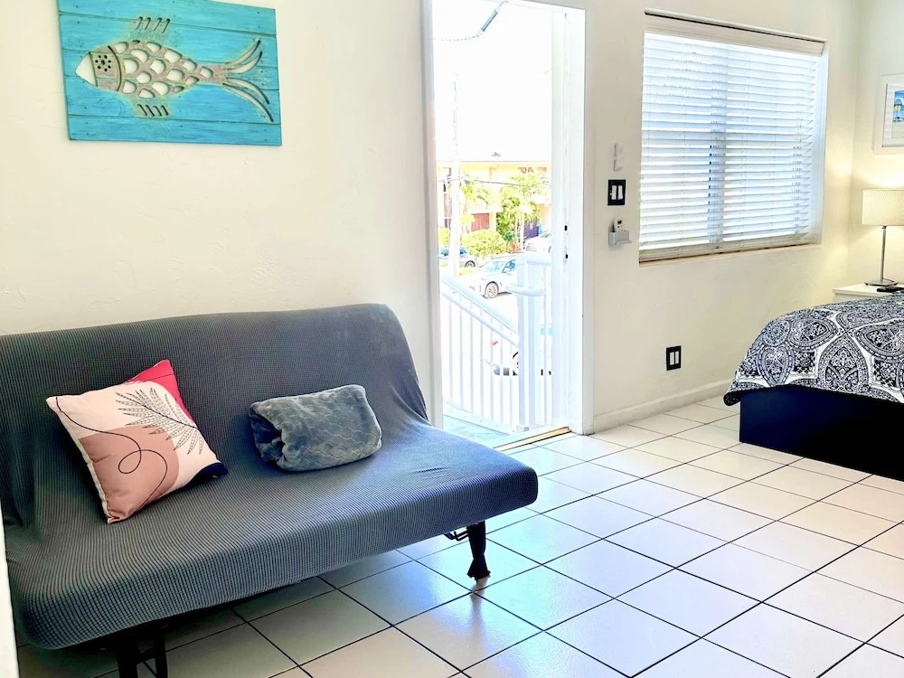 Southwinds 6 for 3 Just Steps From the Beach