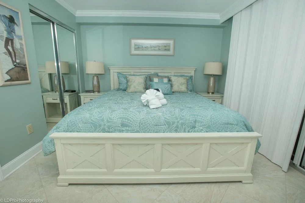 Magnolia House 606 1 Bedroom Condo by RedAwning