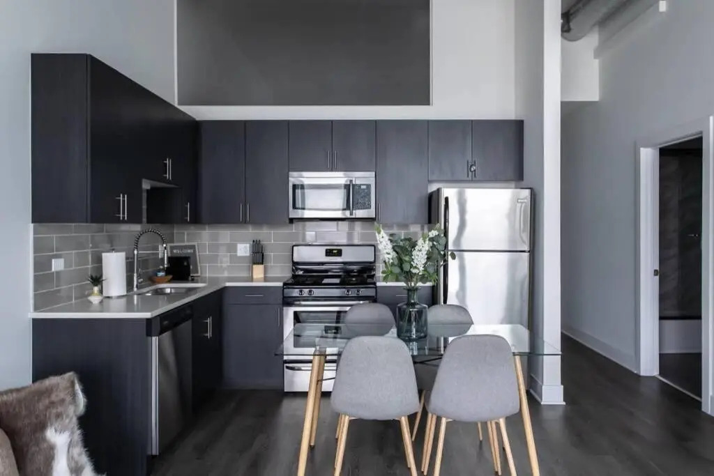 McCormick Place modern 2br-2ba Loft with optional parking for 6 guests