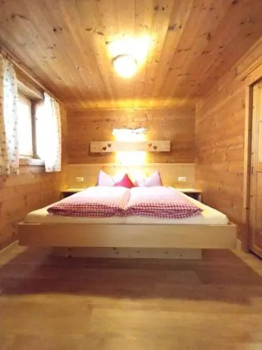Wörglerhofs Hüttenapartments mit Kachelofen Farm Stay