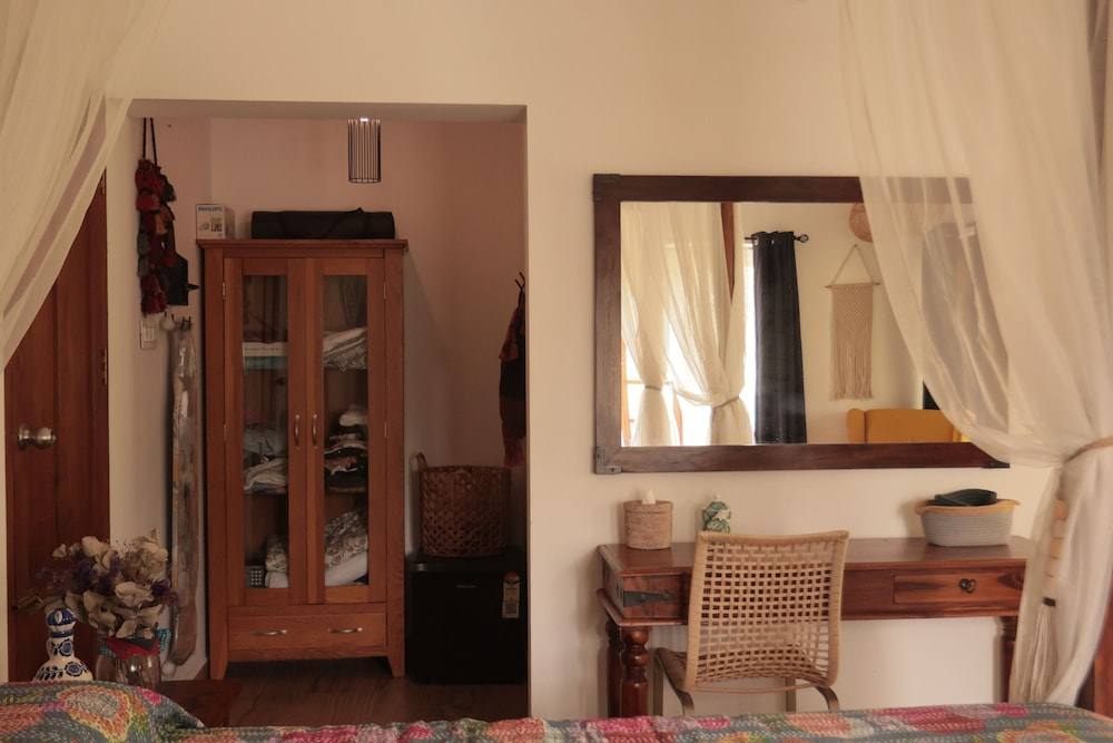 ELIVAAS Palliath House-1-Room