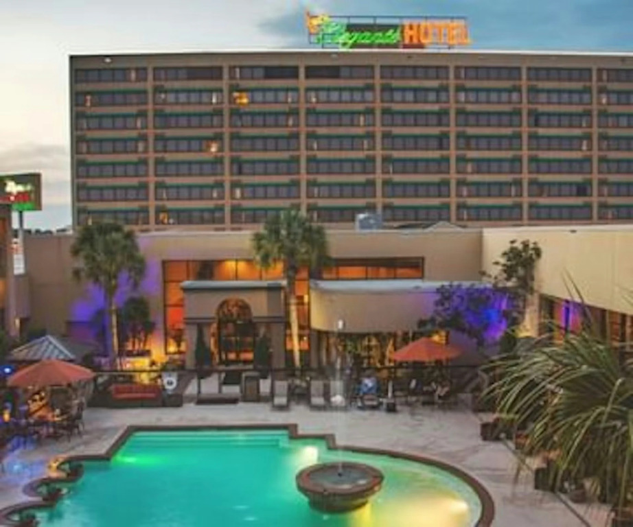 MCM Eleganté Hotel & Conference Center
