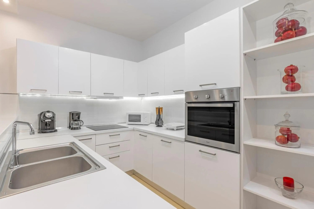 Central Luxurious Apartments Close to the Sea