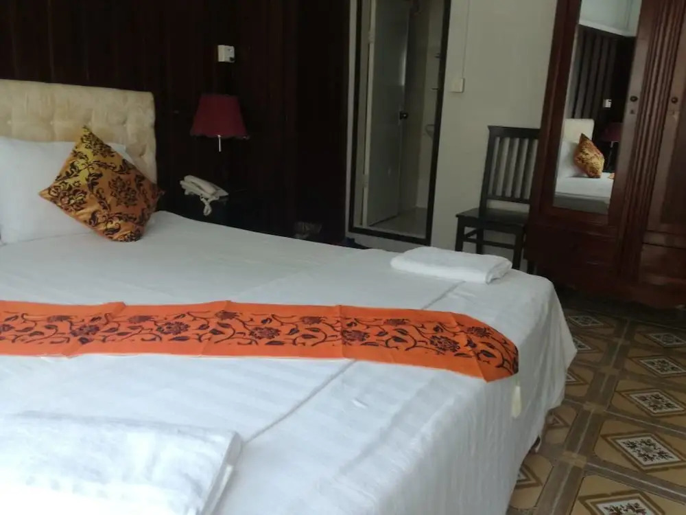 Ruchi India Restaurant & Guesthouse - Hostel