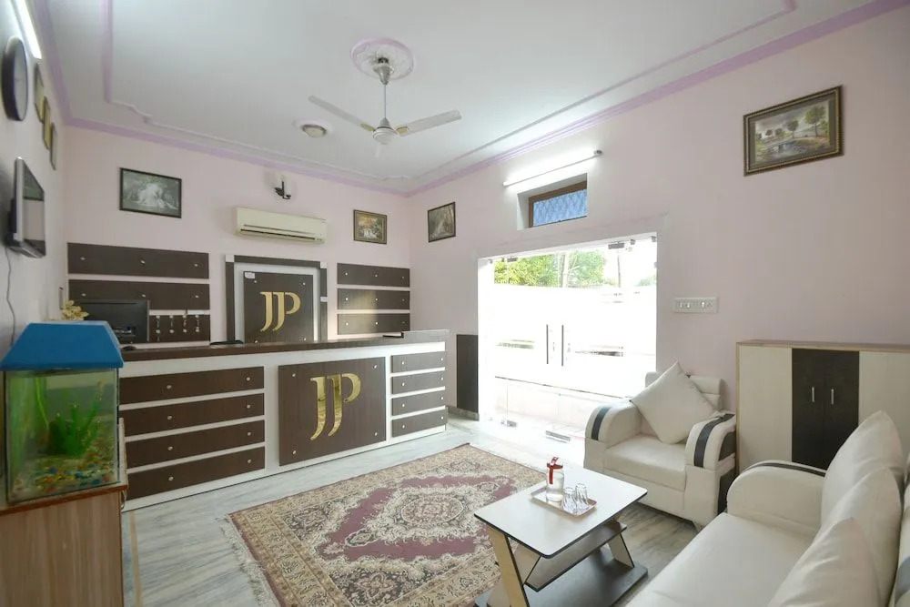 OYO 18515 Hotel Jal Mahal Jhalak Palace