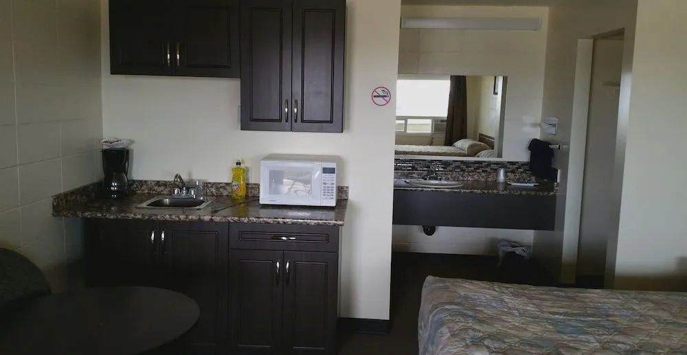 Side Trax Inn