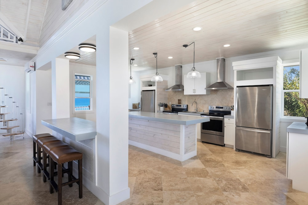 Island Getaway: Charming Cottage Steps From The Beach