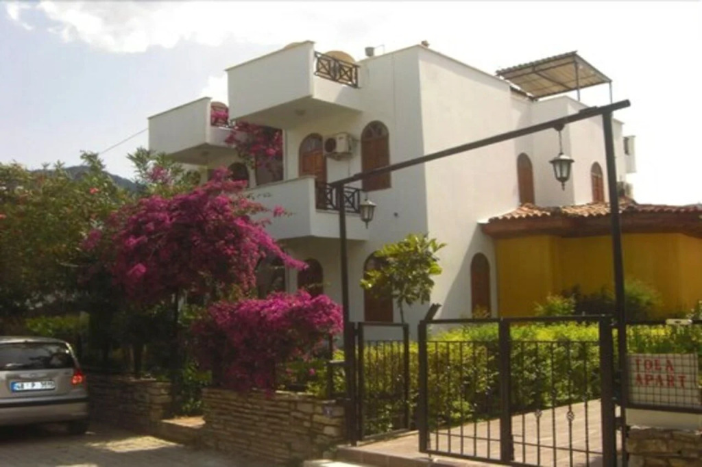 Tolan Apartments