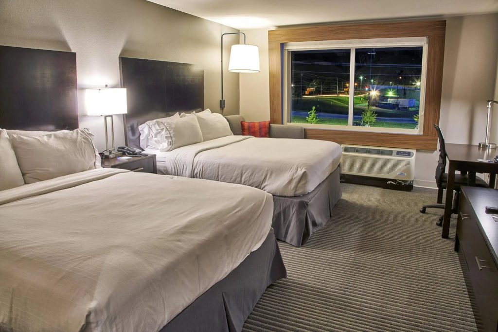 Holiday Inn Express & Suites Tulsa NE - Claremore by IHG