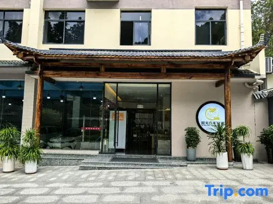 Sunshine Car · Travel original ecological small home hostel