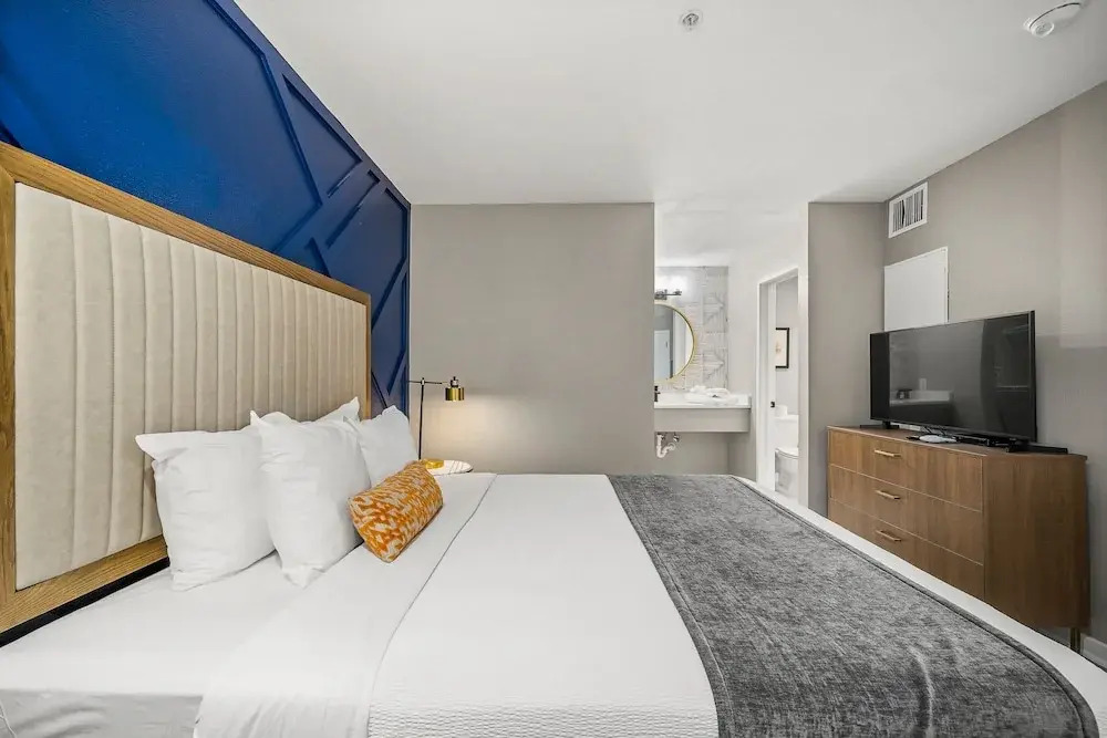 Stylish Buckhead Condo Your Urban Getaway in ATL