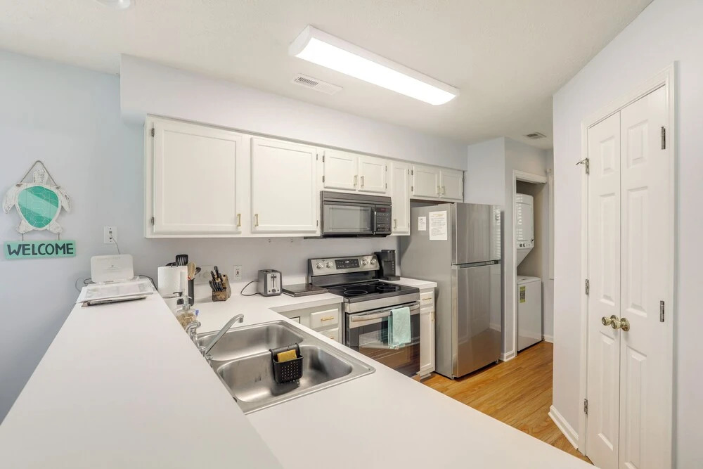 Myrtle Beach Condo w/ Pool Access: 5 Mi to Ocean