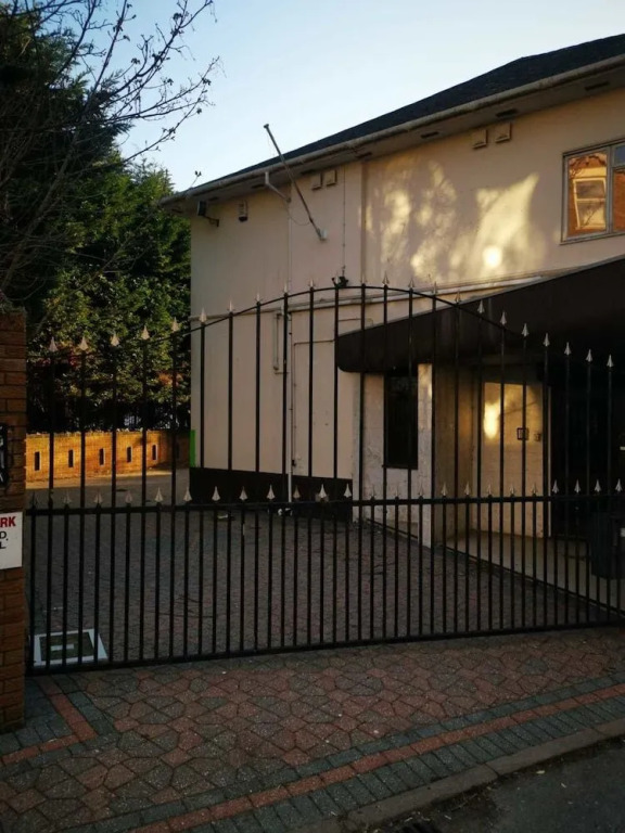 Exchequer Grange - Hostel