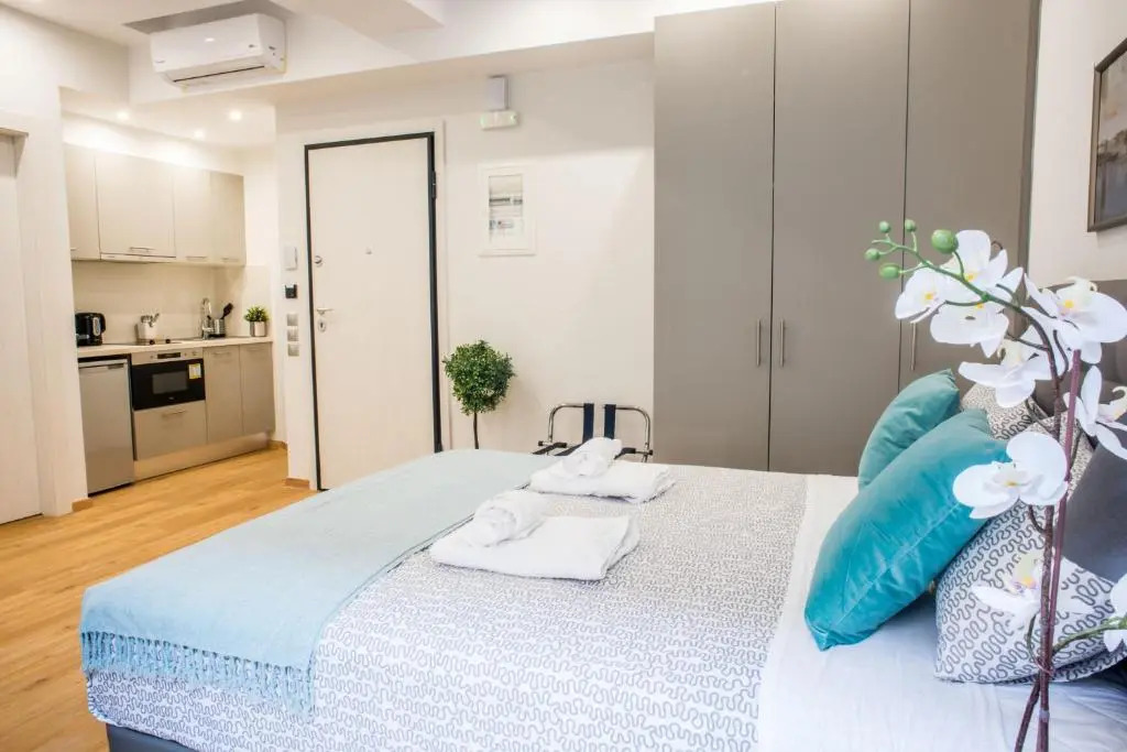 A25 Pristine & Sunny flat with balcony at downtown Athens