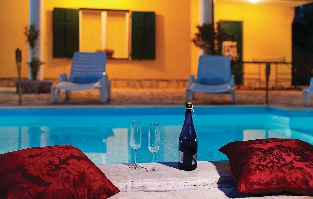 Beautiful Home in Labin With Wifi and 6 Bedrooms
