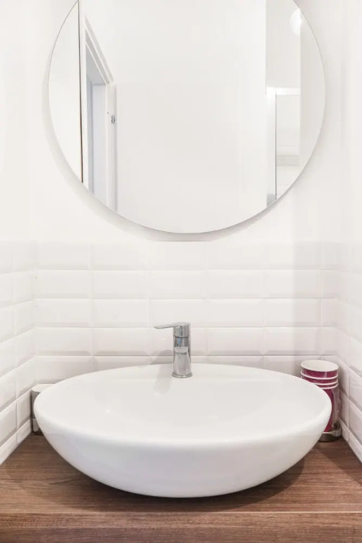 JOIVY Bright Apartment in De Angeli near Subway