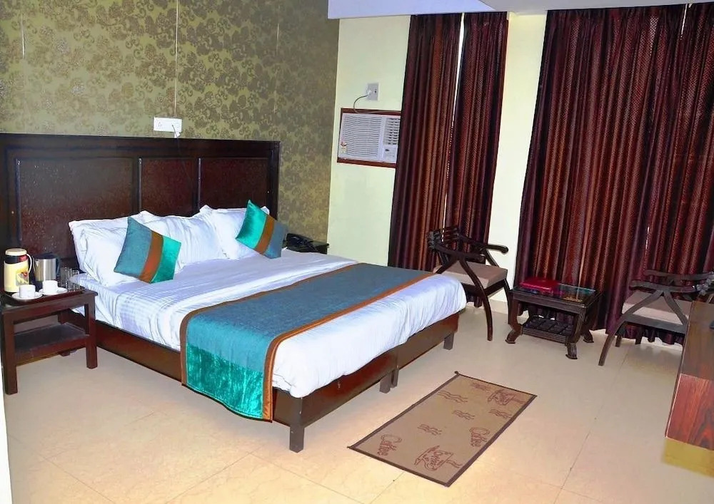 JPS Resort with Swimming Pool Near IMT Manesar