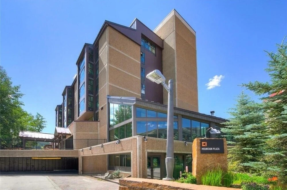 Village square large 1 bedroom. Center Village Copper Mountain Hot tub, Parking, walk to slopes