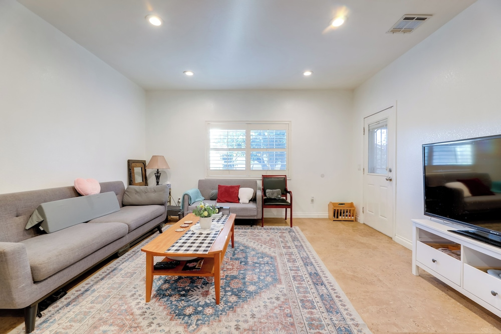 Great Location & Free Extras! Bellflower Stay