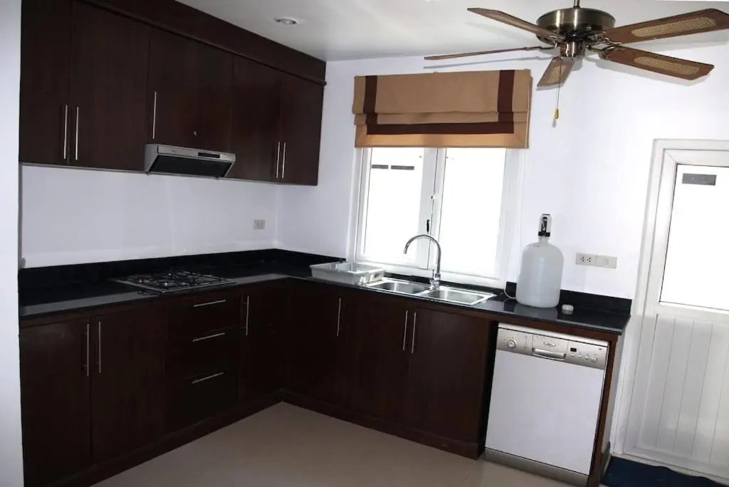4 bedroom villa- sleeps 8