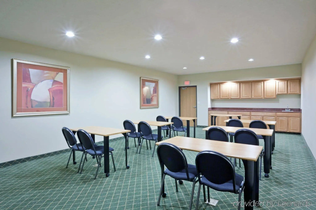 Holiday Inn Express & Suites Lincoln South by IHG