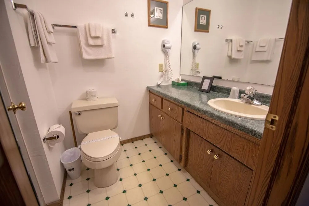 Ridges Inn & Suites